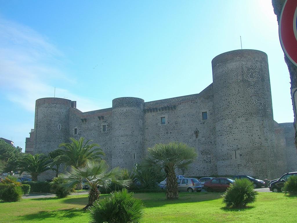 New Rubik'S Castle Hotel Catania Exterior photo